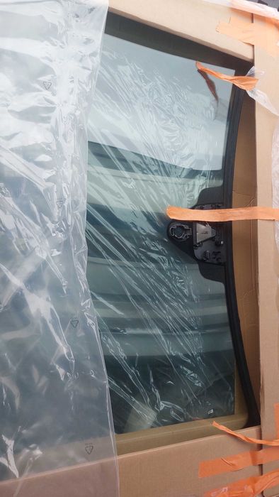 Parbriz fata model cu camera si sensor ploaie Audi A6 C8 din 2019.