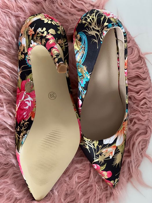 Официални обувки на ток