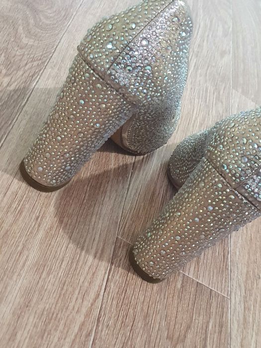 Продам туфли со стразами