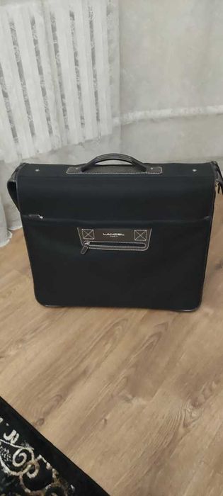 Чемодан отличного качества