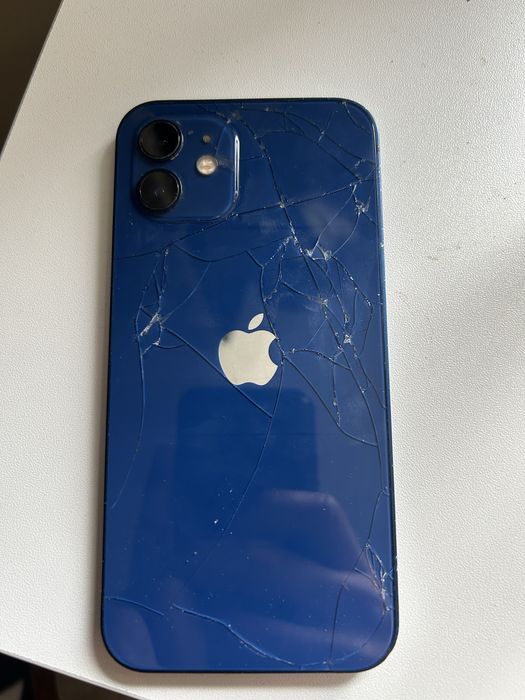 Iphone 12 с повреда