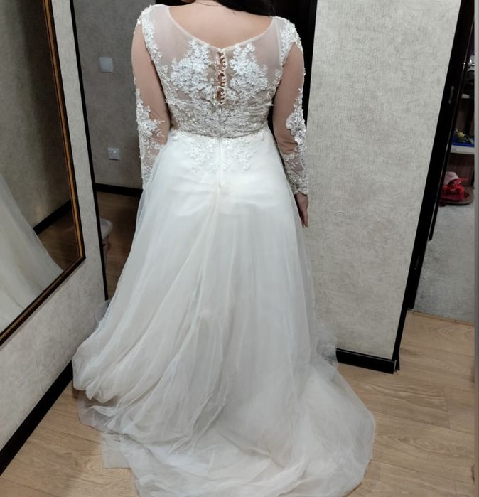 Продам свадебное платье (размер 44-48)