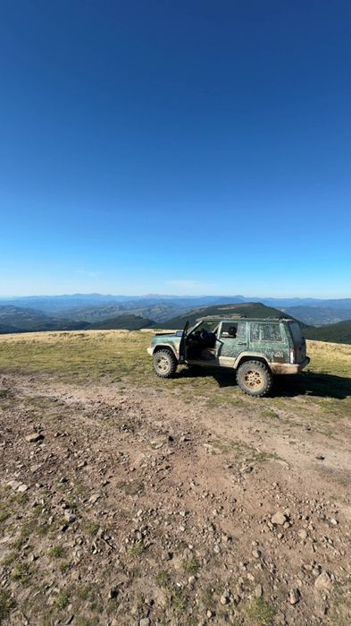 Vând Jeep Cherokee XJ 2.5 DIESEL