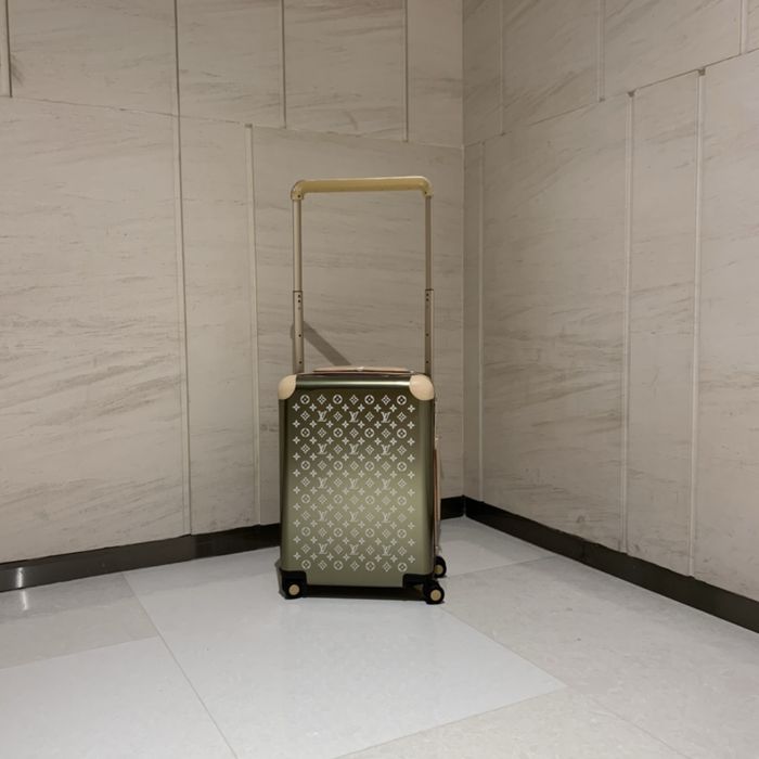 Чемодан Louis Vuitton Horizon 55 Monogram Titanium