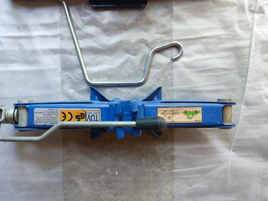 Vând crikuri pentru mașini