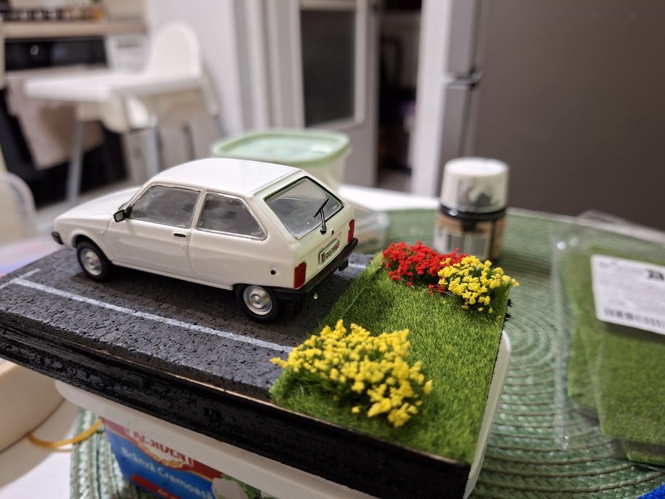 Diorama parcare Oltcit scara 1.43