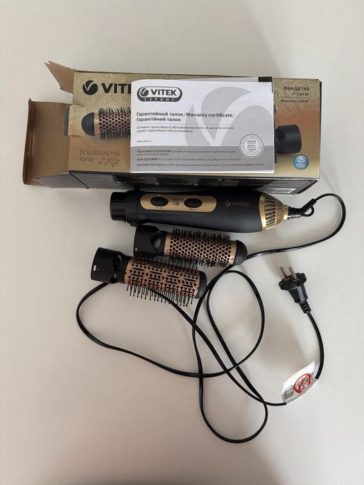 Vitek VT‑2296 BK фен‑щётка.