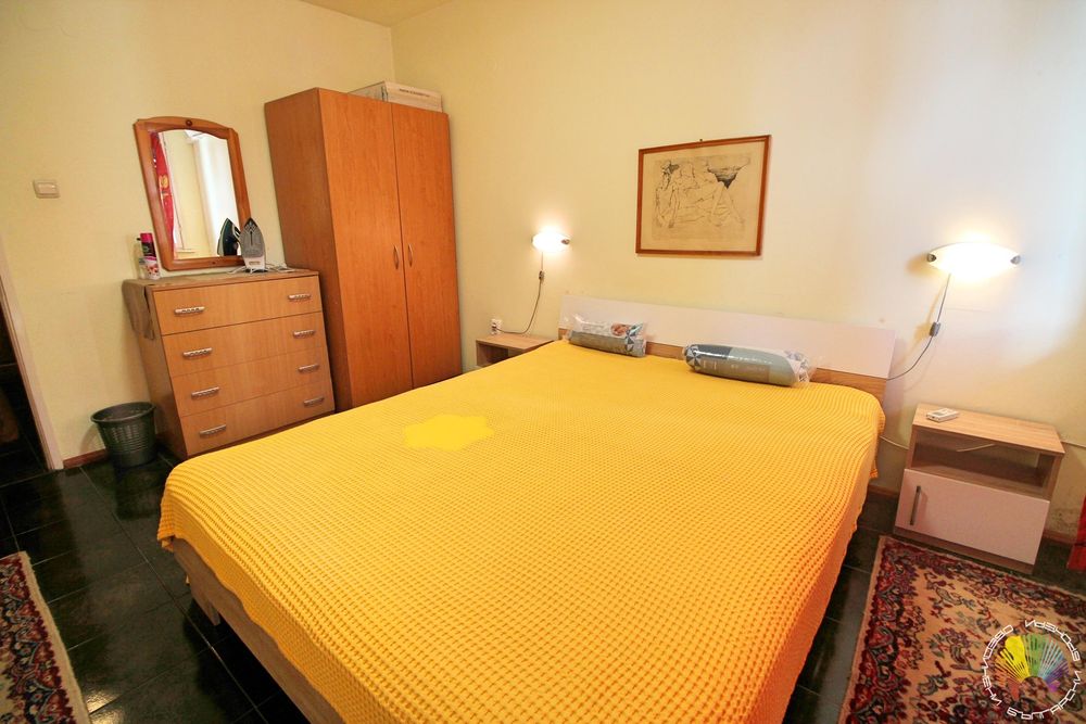 Дава се под наем Тристаен апартамент в Бургас, Център - 76 кв.м за 510 € - Снимка #1