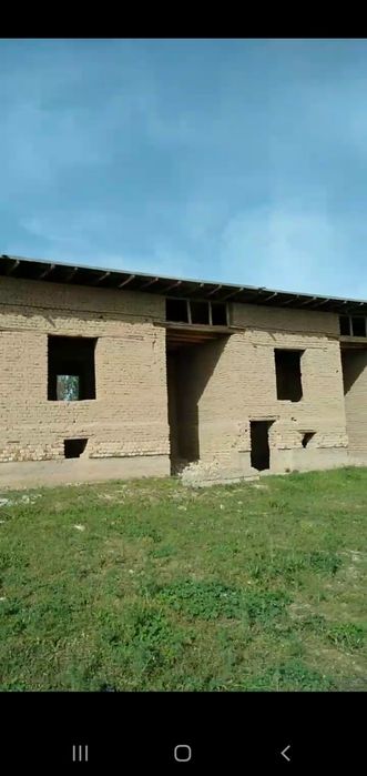 Yangiyolda 14 sòtx 2 etajli 8ta xonali uy sotiladi