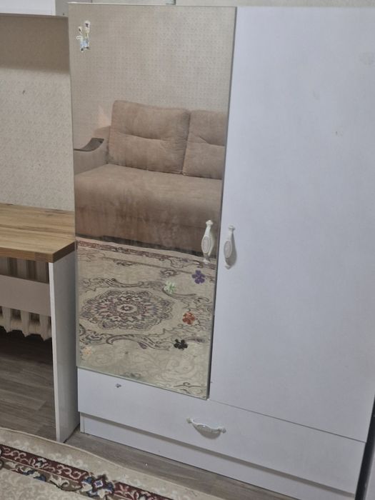 Продаётся шкаф и стол