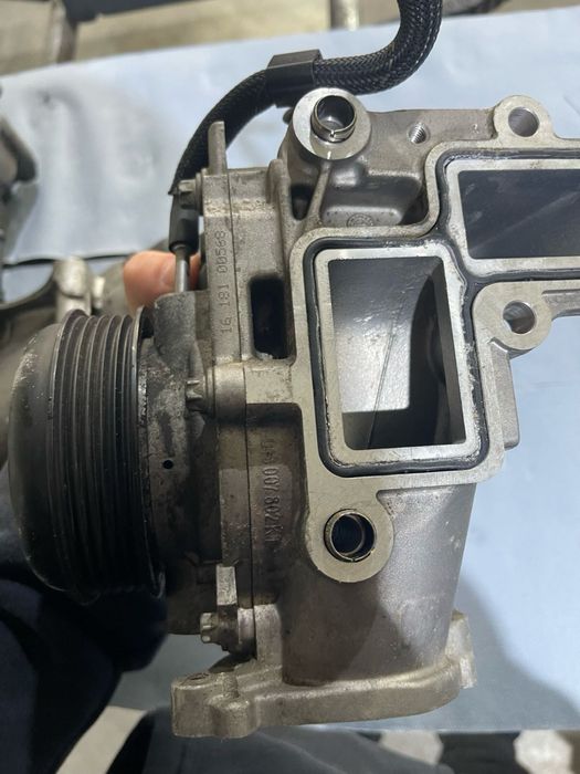 Chiulasa baterie ulei baie pompa injectie Mercedes W213 2.0