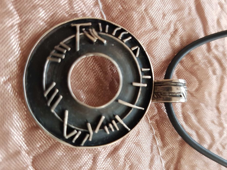 Сребърен медальон