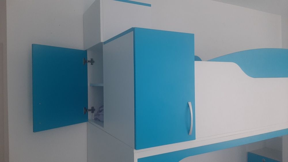 Двуетажно легло.