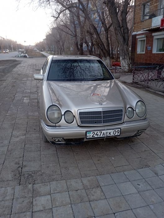 Мерседес 210 автомат 2.4