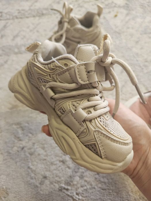 Продам красовки 2000