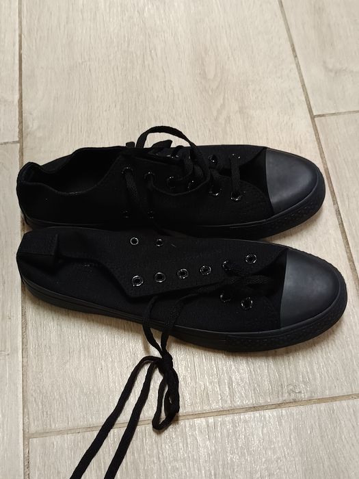 Продавам unisex кецове Converse 42 номер