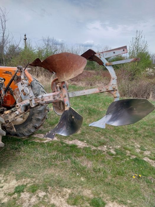 Vând plug 2 brazde reversibil