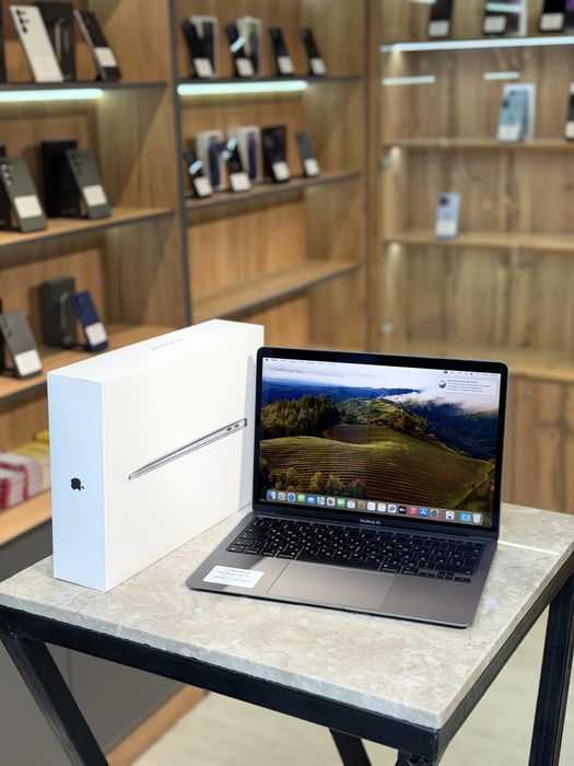 MacBook Air M1 — 256GB / 8GB / PhoneLab