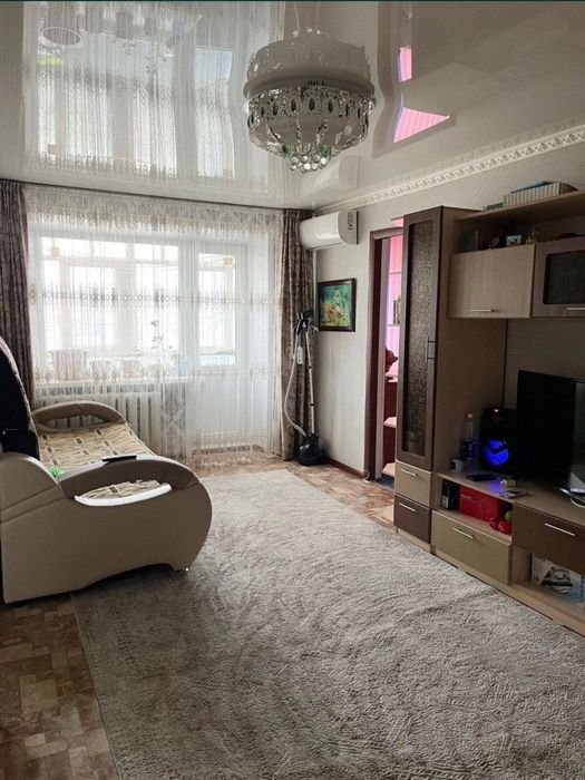 Продам двухкомнатную квартиру в центре 2/5, не угловая. Торг уместен