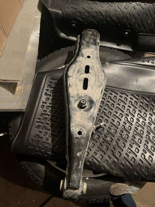 Рычаг нижний правый