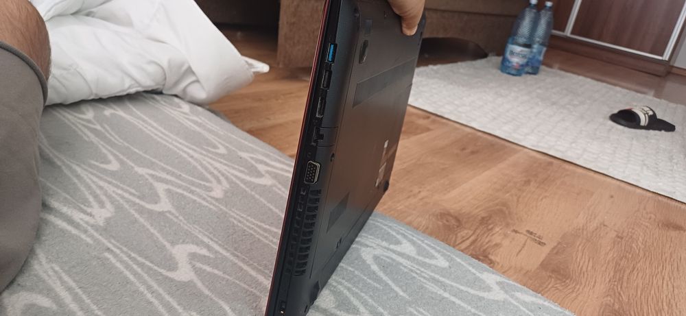 Vând laptop Lenovo 9 din 10 ofertă!