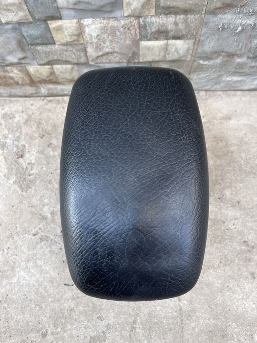 Подлокотник на Opel Vectra B