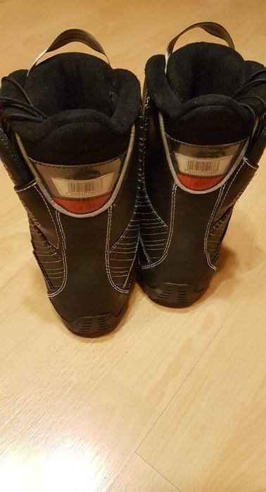 Booti 34-35 si legaturi Flow snowboard copii - stare foarte buna