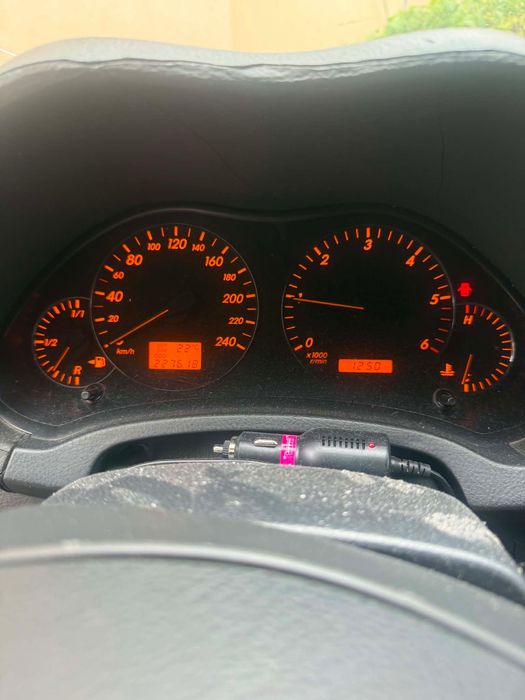 Auto Toyota Avensis 2004