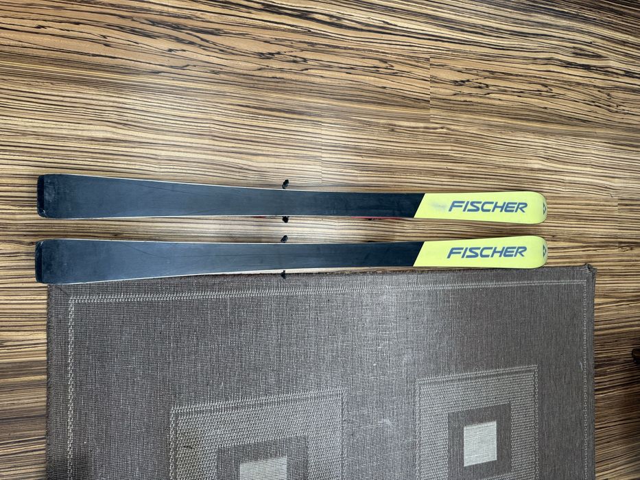 Vând clăpari Salomon 260mm 39 40 și schiuri Fischer 141 si 175 cm