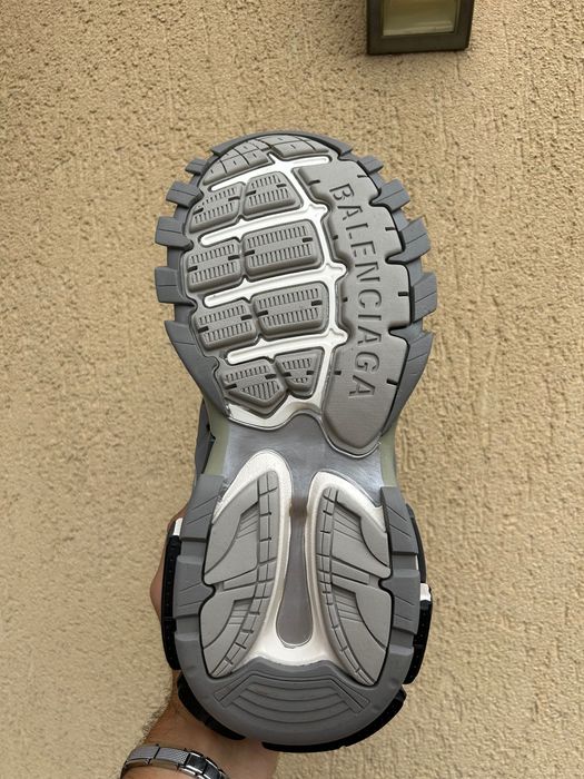 Vând Balenciaga Track