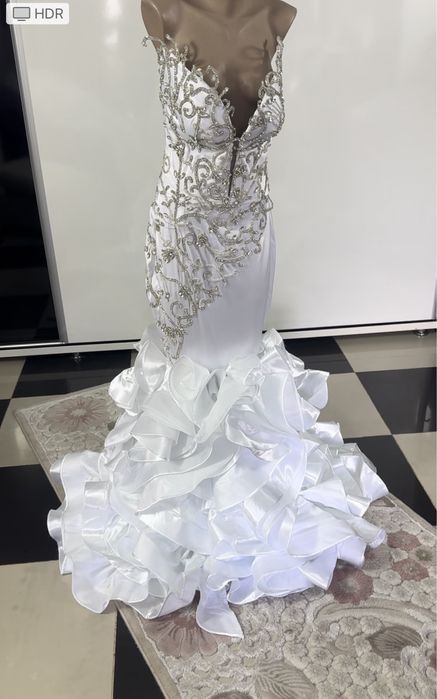 Rochie de mireasa ajustabila + crinolina si voal se potriveste unui ML