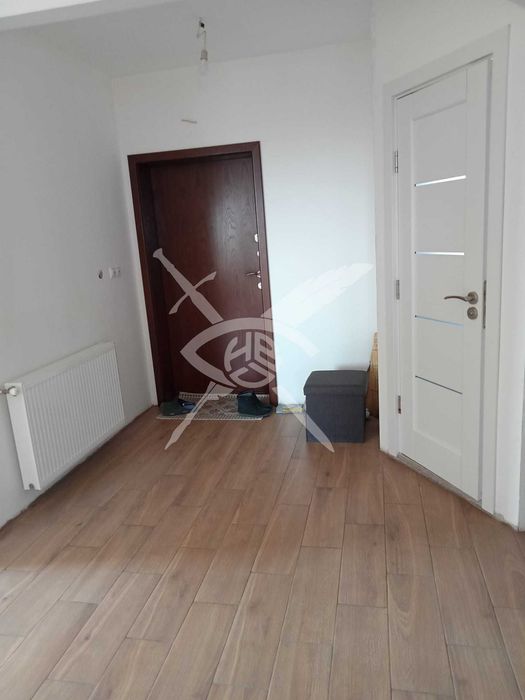 Двуетажна къща с двор в с. Горица