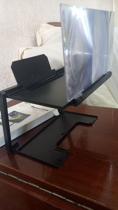 Продается  подставка для телефона с лупой