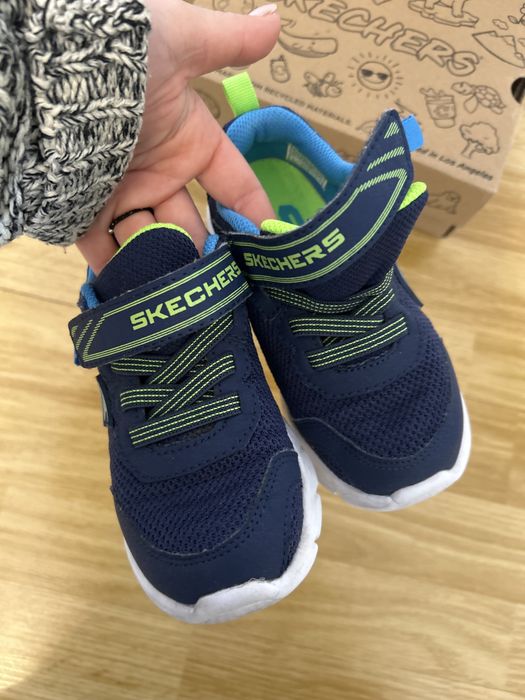 Adidasi Skechers, marimea 25, 15 cm si marimea 26 (16 cm)