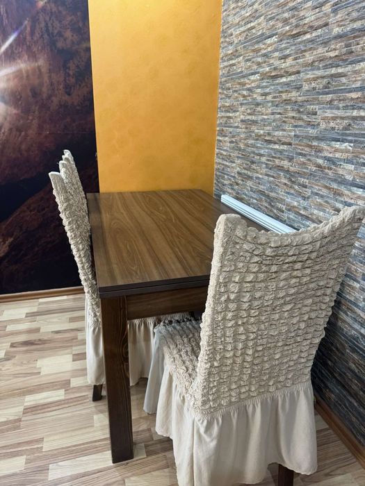 Трапезна дървена маса