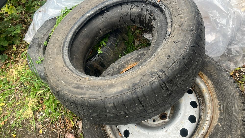 Продам колеса 3 с дисками и 1 без