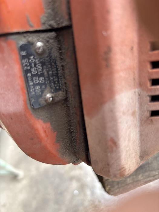 Vand motocoasa Hukcsvarna ;utilizata in gospodarie