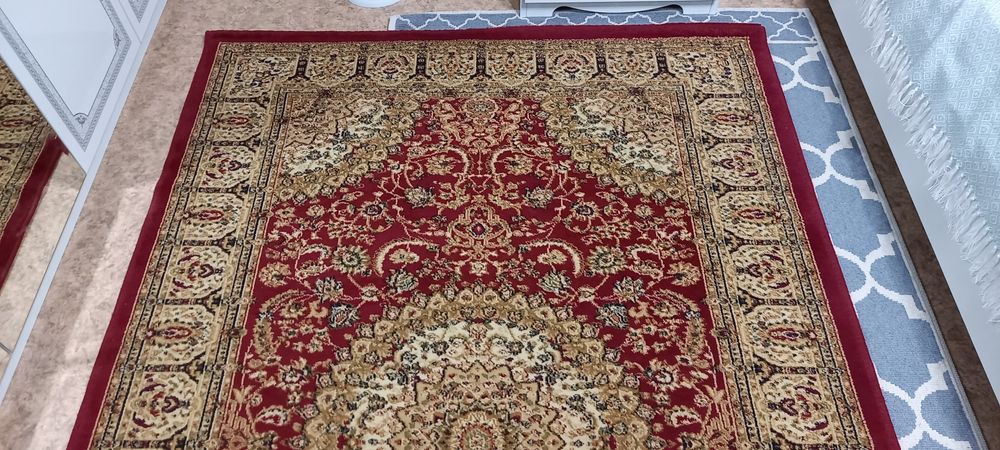 Продам ковёр 1,5 на 2,3