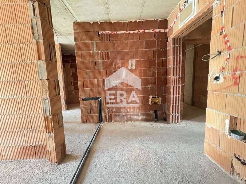 ЕКСКЛУЗИВНО! Двустаен тухлен обзаведен апартамент в квартал Възраждане