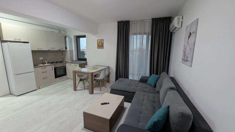 Închiriez apartament cu două camere!