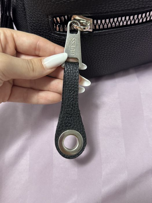 Ghiozdanel dama Guess