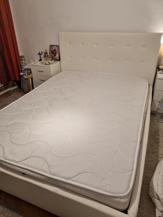 Pat tapițat cu somiera rabatabila,saltea si spatiu de depozitare  140