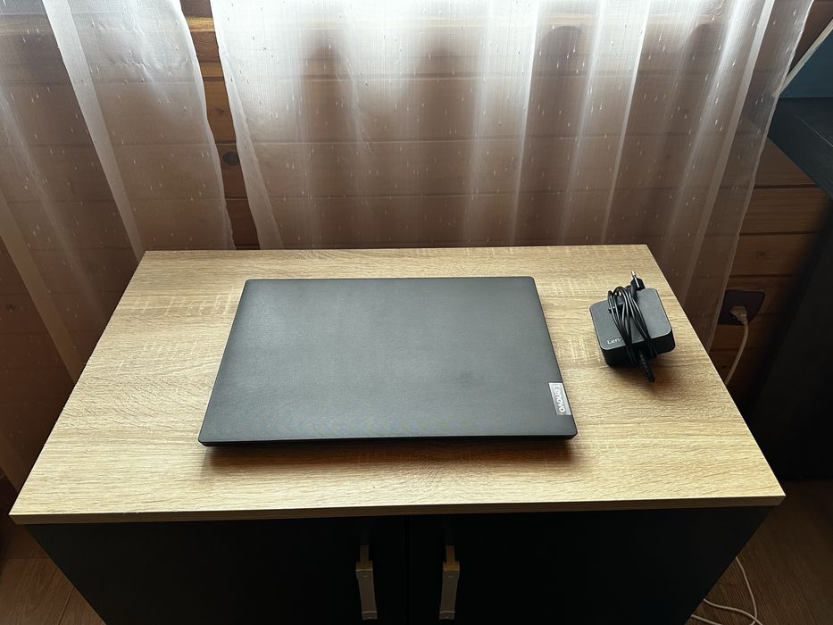 Laptop Office Lenovo i5-1035G1 ,8 GB Ram ,256 GB SSD