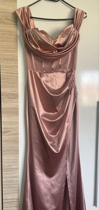 Нова дълга розова рокля, цепка, гол гръб, бал, повод, коктейл, сватба