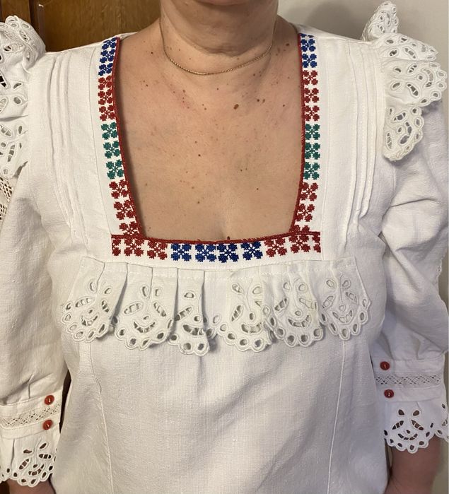 Camasa populara cu dantela veche