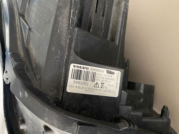 Far xenon dreapta VOLVO XC90 2003+ 30698816