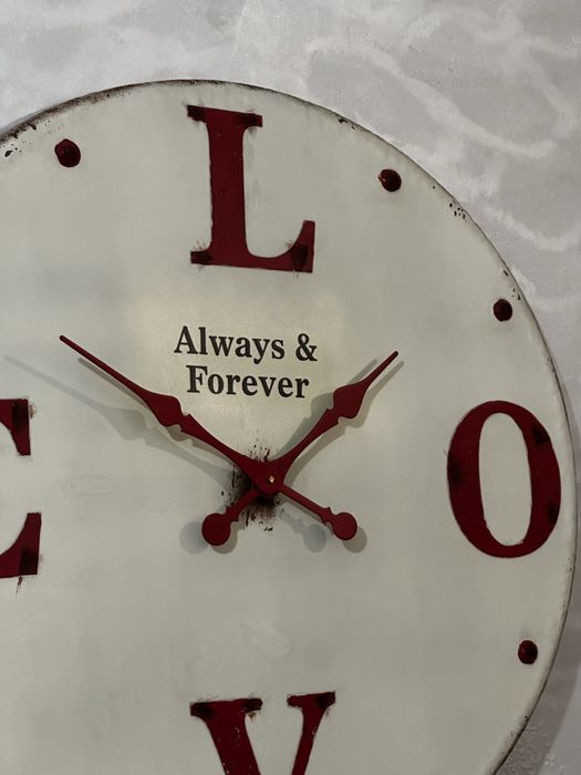 Продаются настенные часы “Always and Forever”