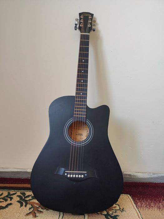 Гитара, холати янги, санокли марта чалганман. Кушимчалари бор