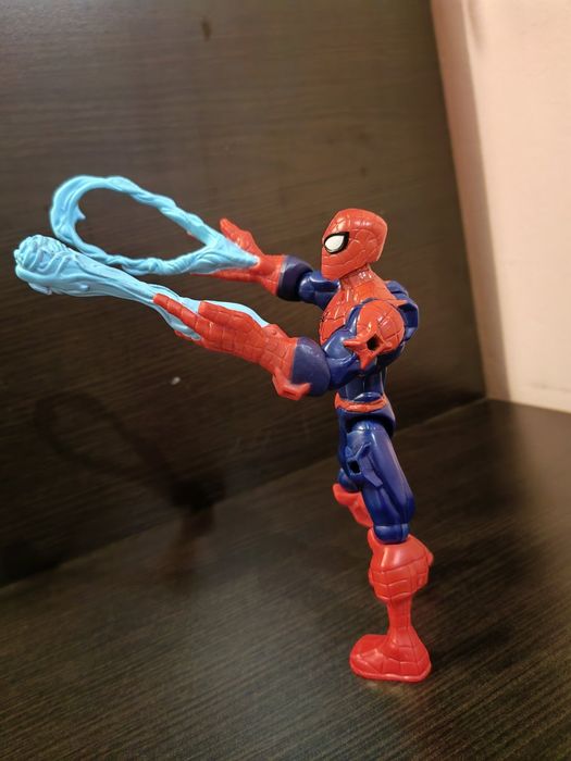 Фигурки Marvel пет броя.