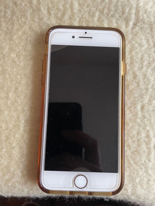 Продавам iPhone 7